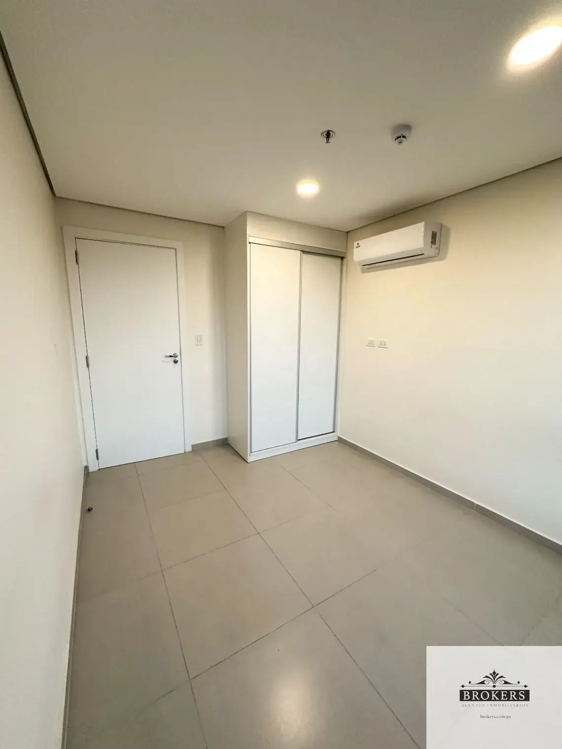 2-Bedroom Apartment for Rent in San Jorge, Asunción - Image 7