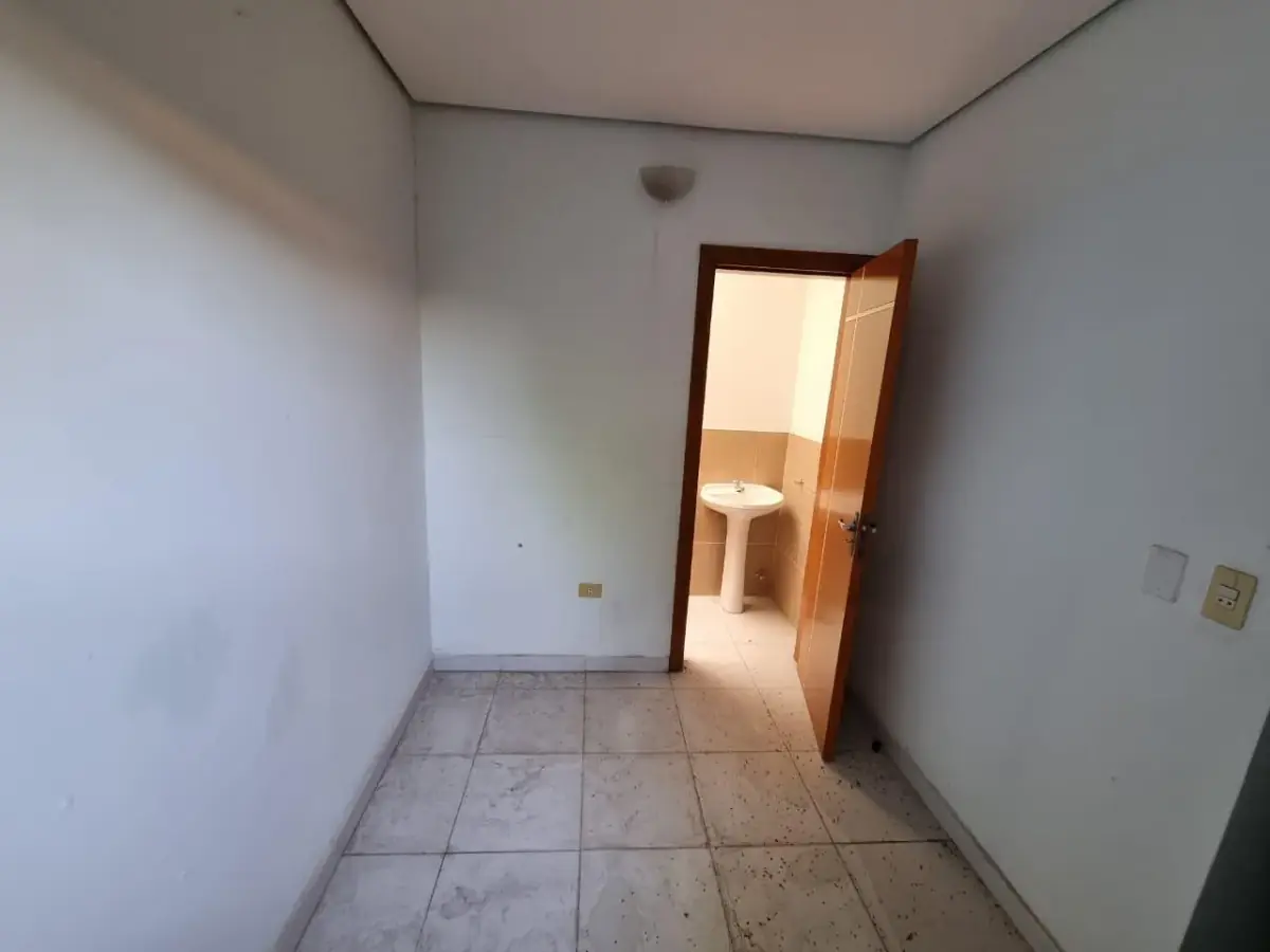 Casa de 3 dormitorios en Venta en Madame Lynch, Asunción - Image 19