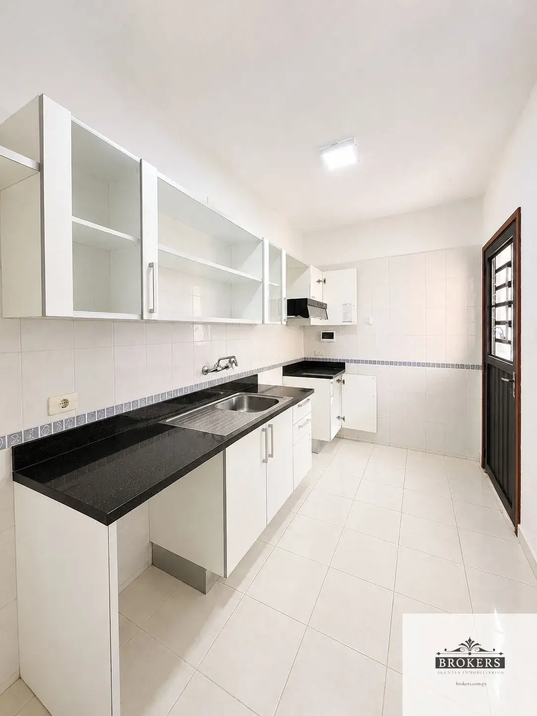 Casa de 3 dormitorios en Alquiler en Ycuá Satí, Asunción - Image 6