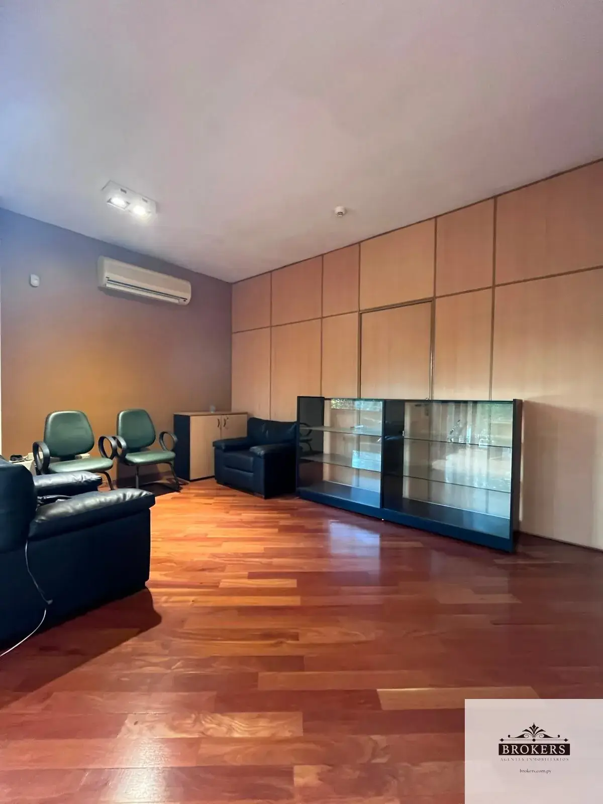 Local Comercial de 120m² en Alquiler en Mariscal Estigarribia, Asunción - Image 7