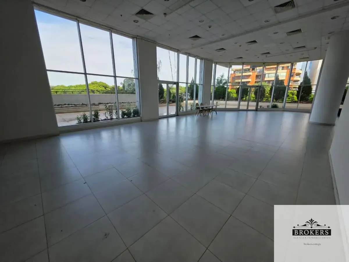 Local Comercial de 420m² en Alquiler en Ycuá Satí, Asunción - Image 2