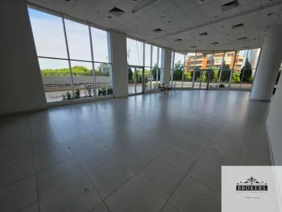 Commercial Space of 420m² for Rent in Ycuá Satí, Asunción