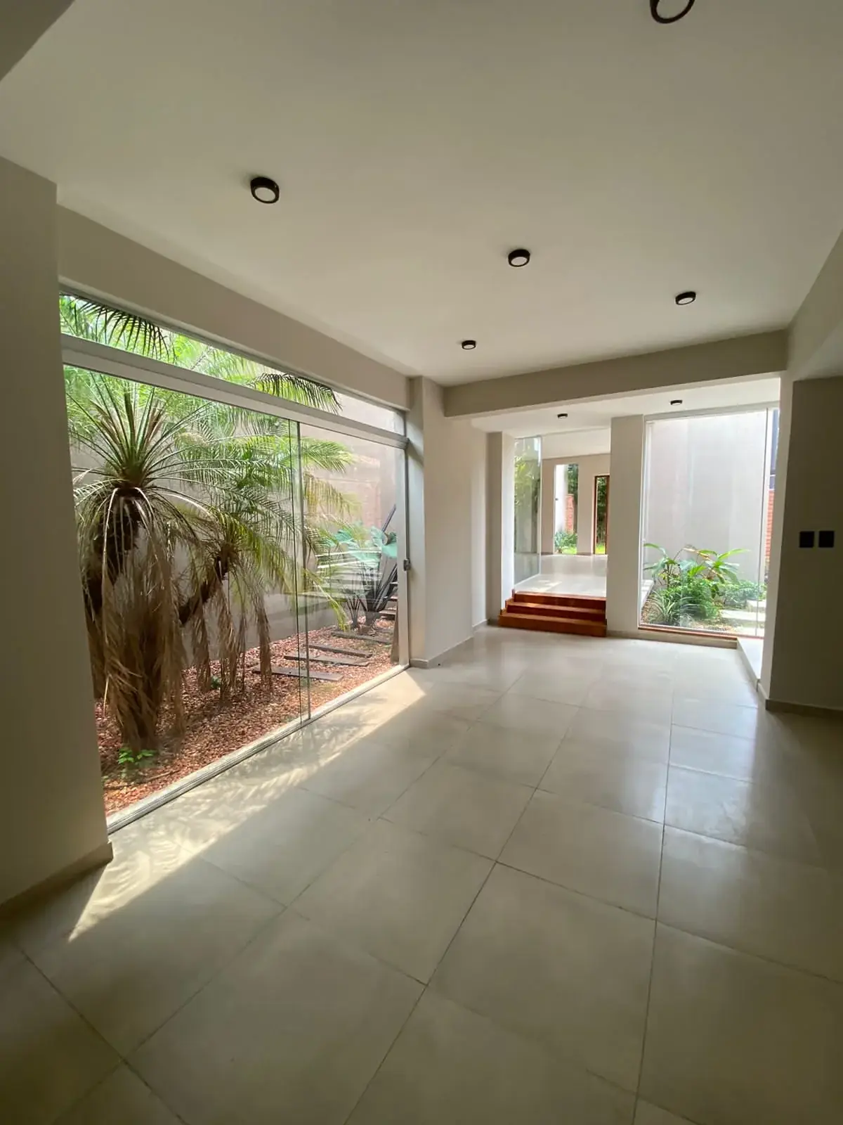 Gran residencia con iluminación natural en Mburucuyá