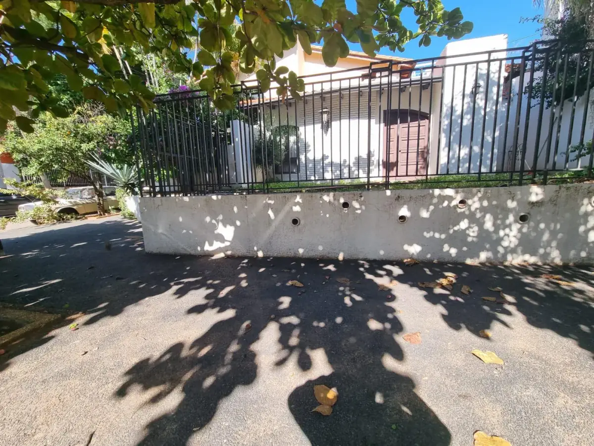 Terreno de 430m² en Venta en Recoleta, Asunción - Image 3