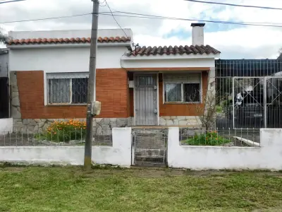 Casa de 2 dormitorios, 79m², en Venta en Las Piedras