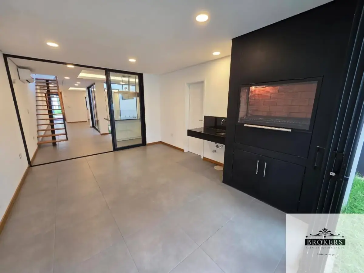 3-Bedroom House for Sale in Primer Barrio, Luque - Image 11