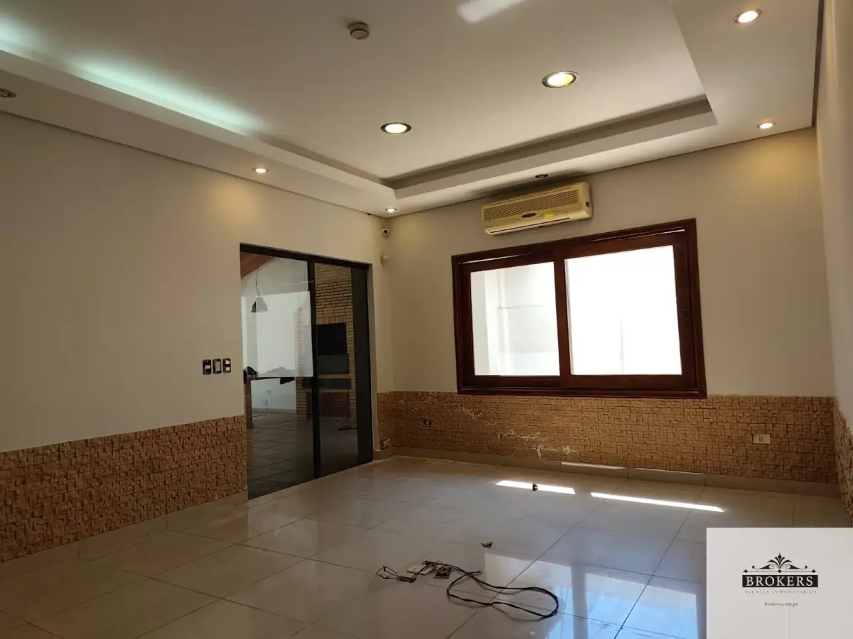 Casa de 8 dormitorios en Venta en Recoleta, Asunción - Image 5