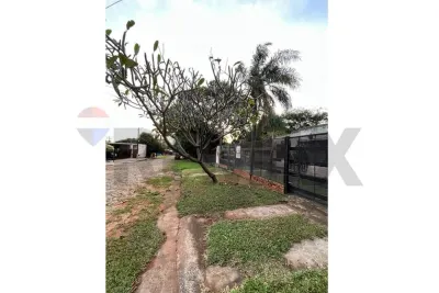 Casa de 2 dormitorios en Venta en Laurelty, Luque