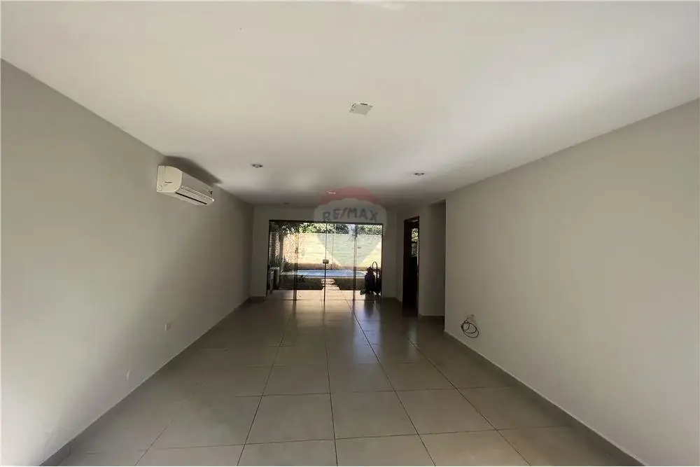 Casa de 3 dormitorios en Venta en Cuarto Barrio, Luque - Image 10