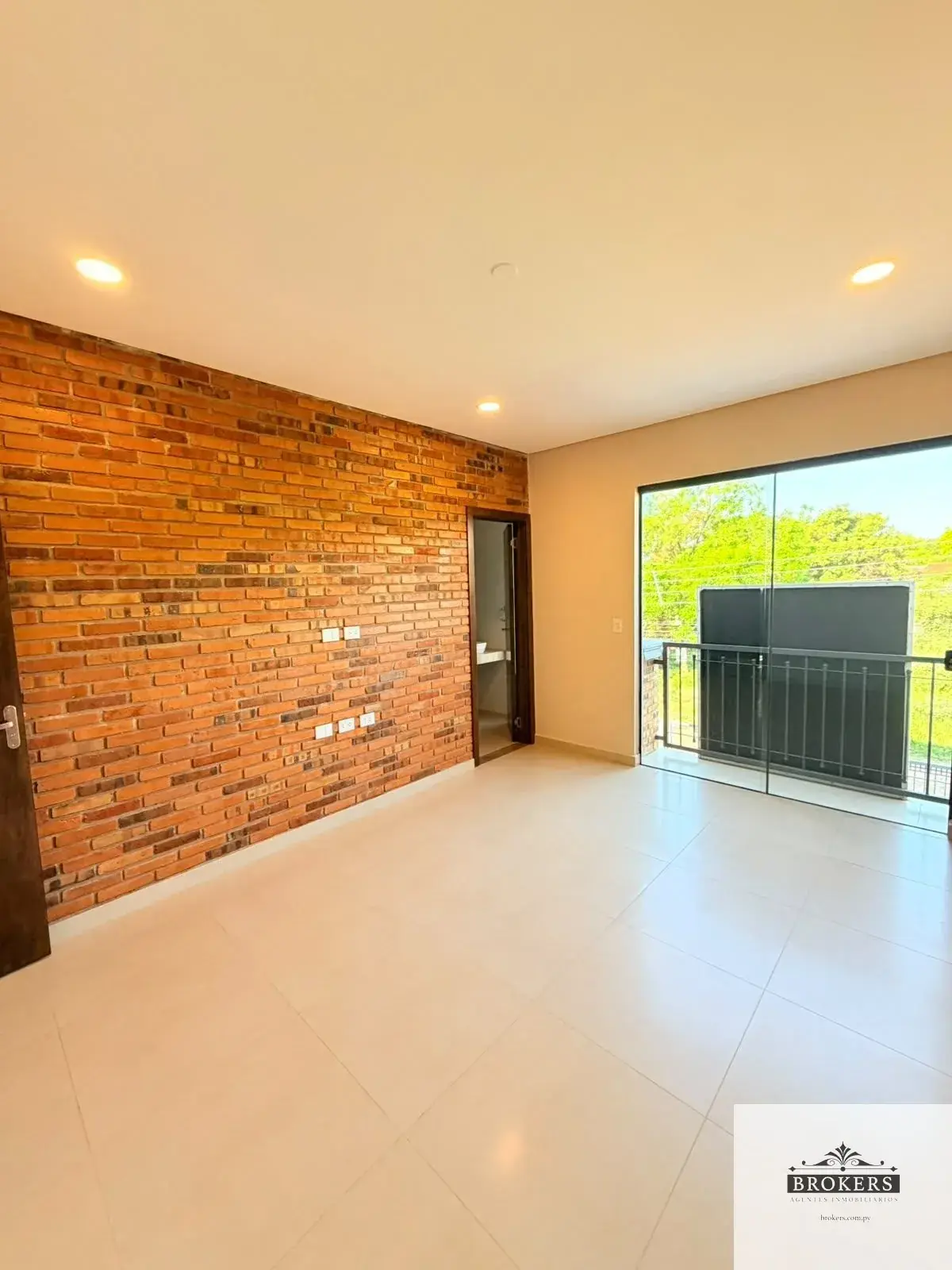 Casa de 3 dormitorios en Venta en Primer Barrio, Luque - Image 10