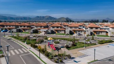 Las Calandrias, Condominio Los Nidales